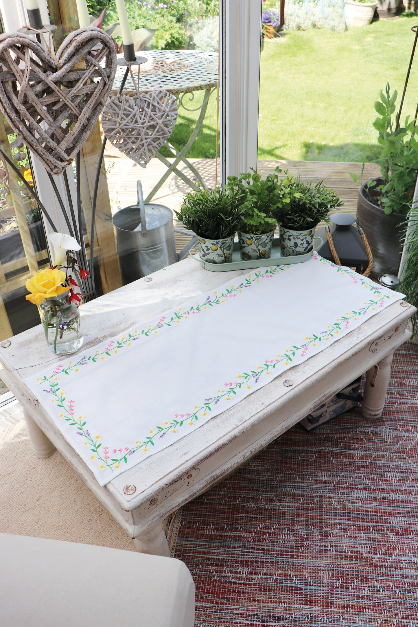 Trimits Embroidery Kit: Table Runner: Daisy Chain