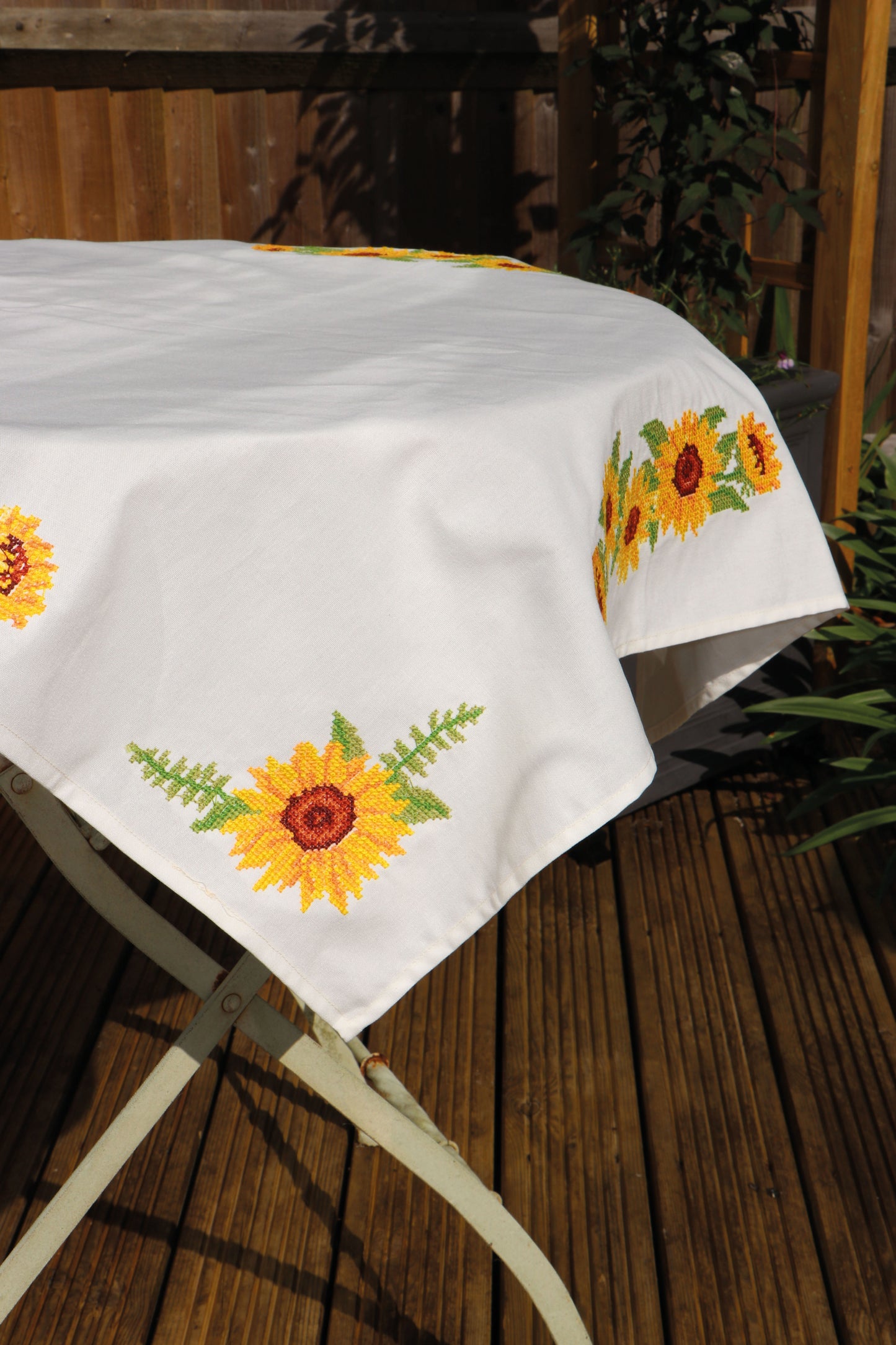 Trimits Printed Cross Stitch Kit: Tablecloth: Sunflowers