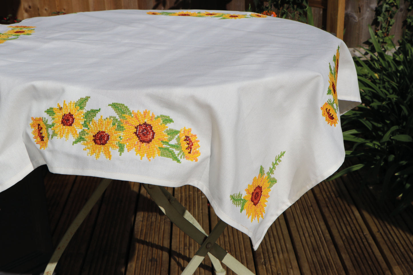 Trimits Printed Cross Stitch Kit: Tablecloth: Sunflowers