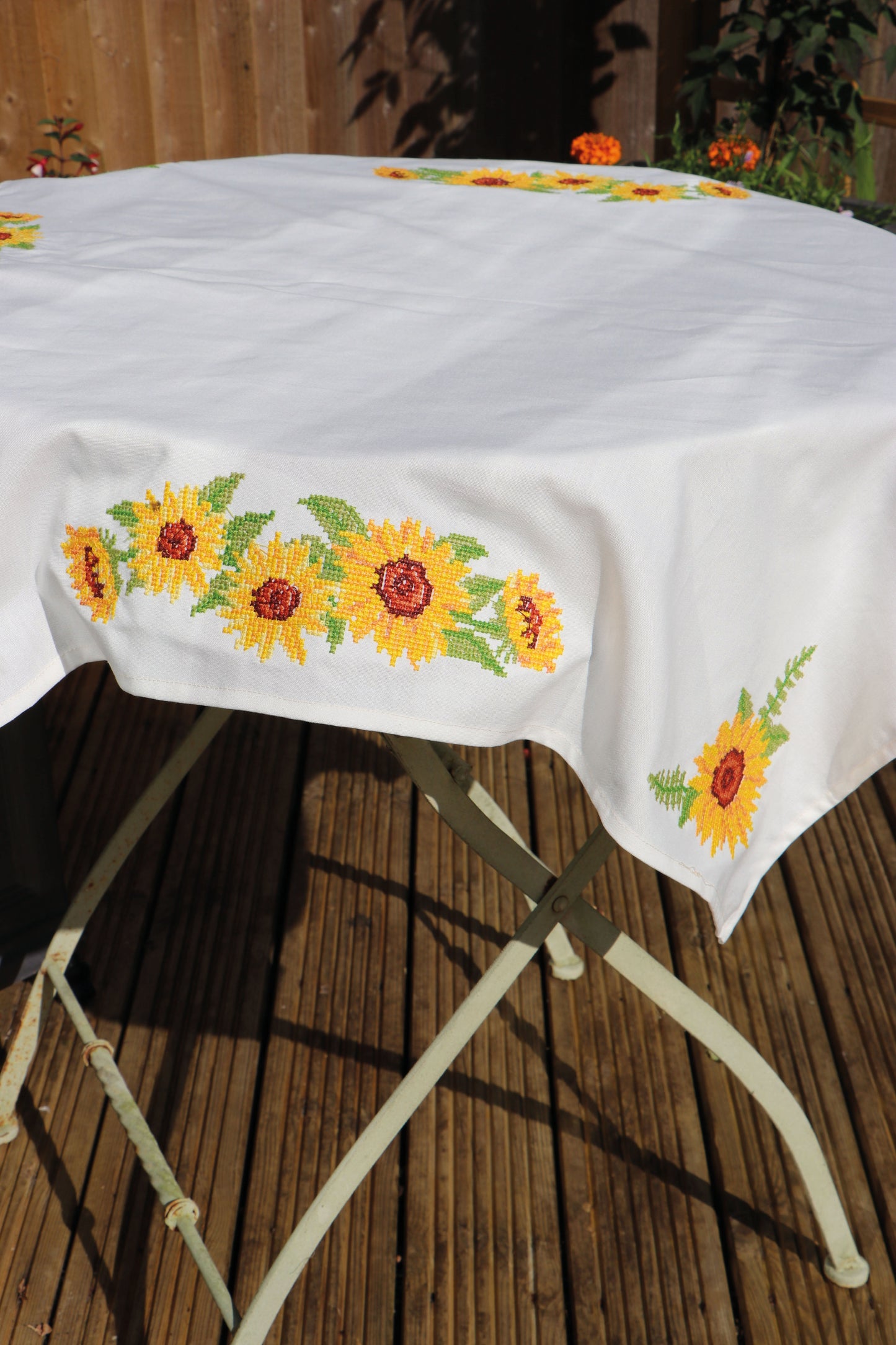 Trimits Printed Cross Stitch Kit: Tablecloth: Sunflowers