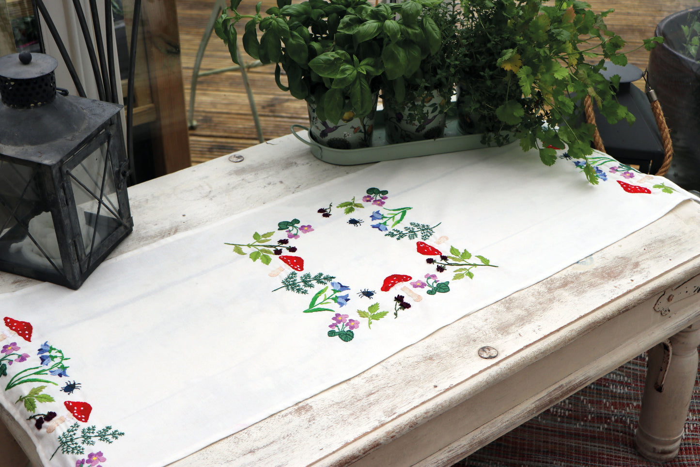 Trimits Embroidery Kit Table Runner: Toadstools